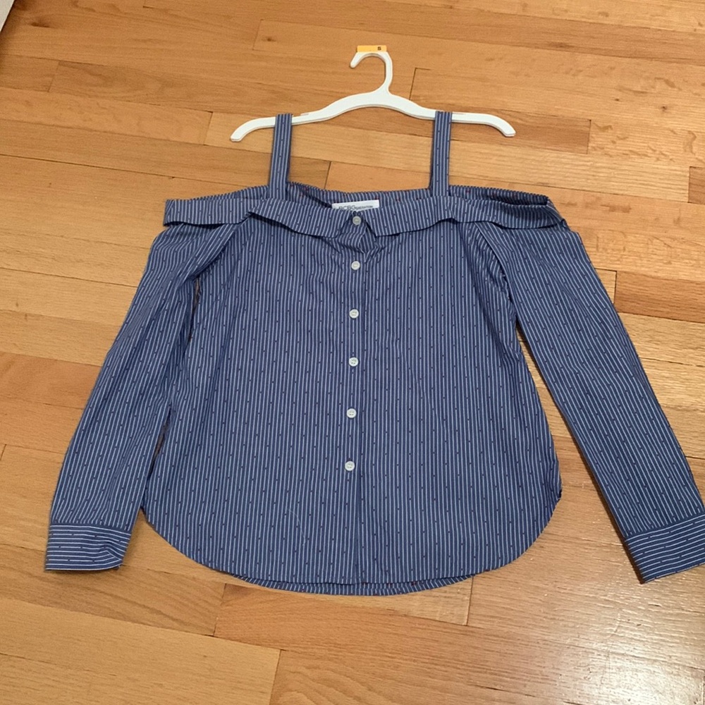 BCBG  off the shoulder Button up